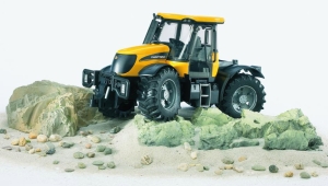 03030 BRUDER Ciągnik rolniczy JCB Fastrac 3220