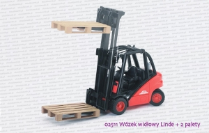 02511-2.jpgBruder 02511 Wózek widłowy Linde H30D + dwie palety - przykład podnoszenia