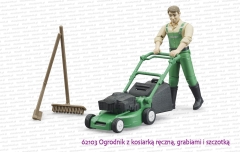 62103 BRUDER Ogrodnik z kosiarką ręczną, grabiami i szczotką