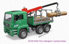 02769 BRUDER MAN TGA z dźwigiem i pniami drzew