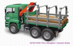 02769 BRUDER MAN TGA z dźwigiem i pniami drzew