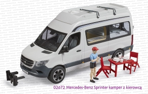 02672 BRUDER Mercedes-Benz Sprinter kamper z kierowcą - z przodu widoczne mocowanie akcesoriów np. wyciągarki