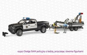 02507 BRUDER Dodge RAM policyjny z przyczepą i łodzią policyjną oraz figurką policjantki i płetwonurkiem