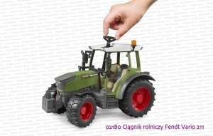 02180 BRUDER Ciągnik rolniczy Fendt Vario 211 - sposób sterowania przednimi kołami