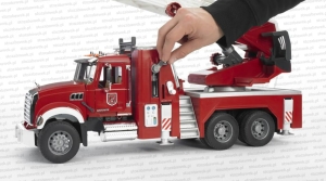 Bruder 02821 Mack straż pożarna z pompą wodną - pokrętło pompki wodnej