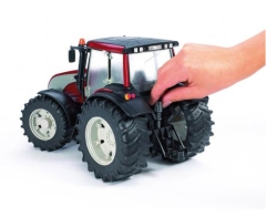 Bruder 03070 - ciągnik rolniczy Valtra T 191 - regulowana wysokość haka za pomocą pokrętła