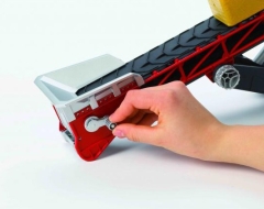 Bruder taśmociąg z belą słomy