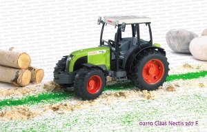02110 BRUDER Ciągnik rolniczy Claas Nectis 267 F