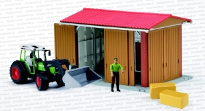 62620 Hala maszynowa bworld + ciągnik Fendt + figurka mężczyzny