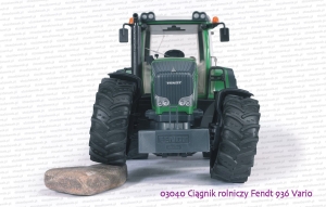 03040 BRUDER Ciągnik rolniczy Fendt 936 Vario - terenowe zawieszenie