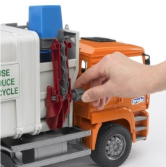 Bruder - 02761 MAN śmieciarka pomarańczowa z bocznym załadunkiem