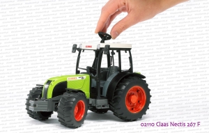 02110 BRUDER Ciągnik rolniczy Claas Nectis 267 F - sposób sterowania przednimi kołami