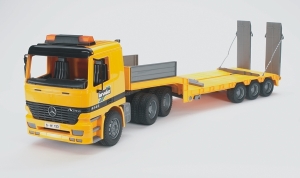 02657 Mercedes Benz Actros z naczepą niskopodwoziową
