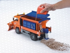 Bruder 02767 MAN solarka z pługiem śnieżnym