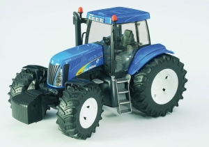 03020 BRUDER Ciągnik rolniczy New Holland T8040